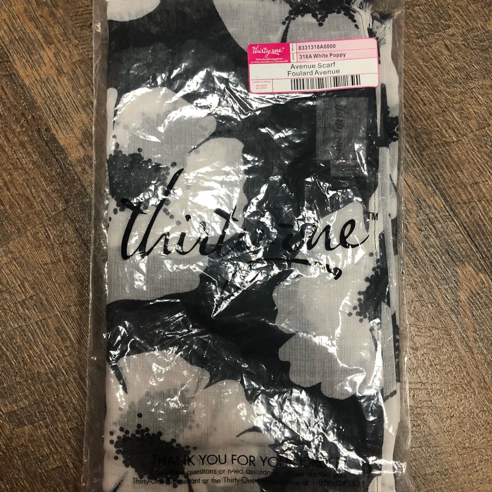 Thirty-one Avenue Scarf